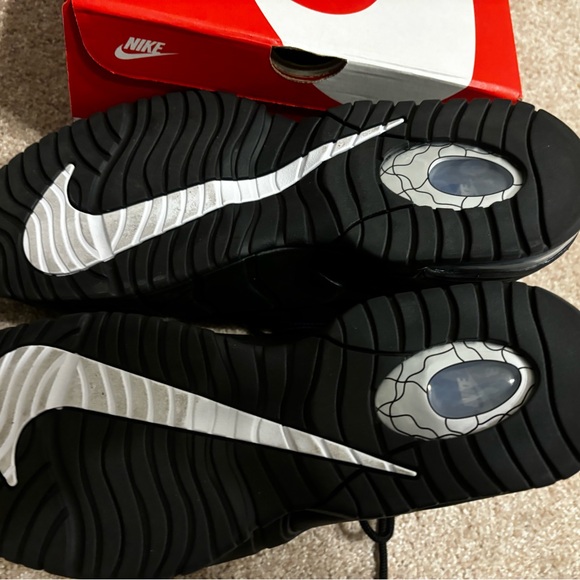 Nike - Picture 4 of 5